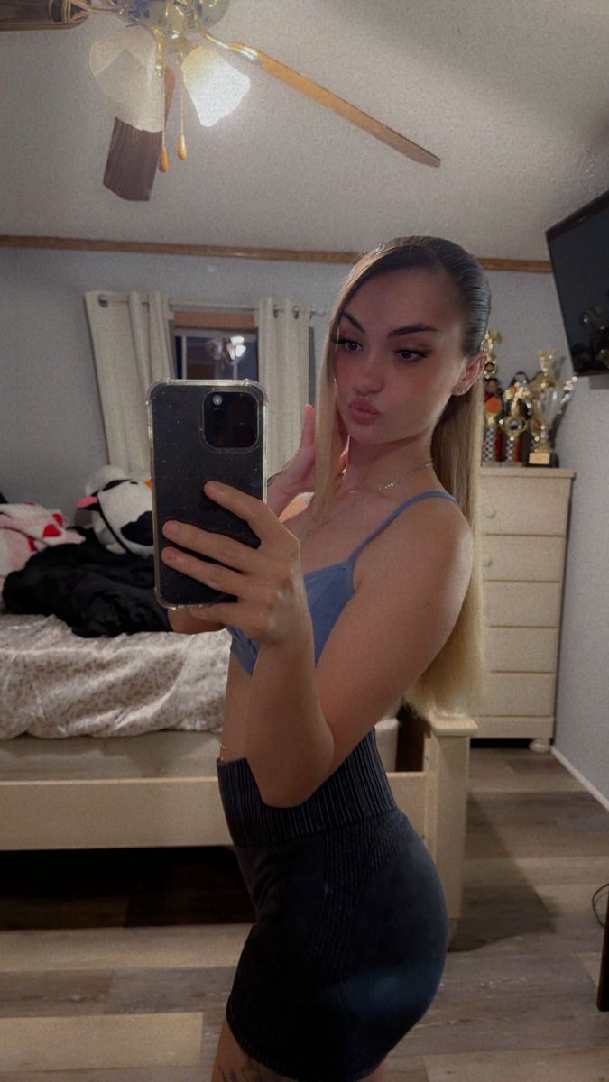 HaileyMackenza_'s tweet photo. Neva had a bitch like me 😘 https://t.co/bo30hnIBJO