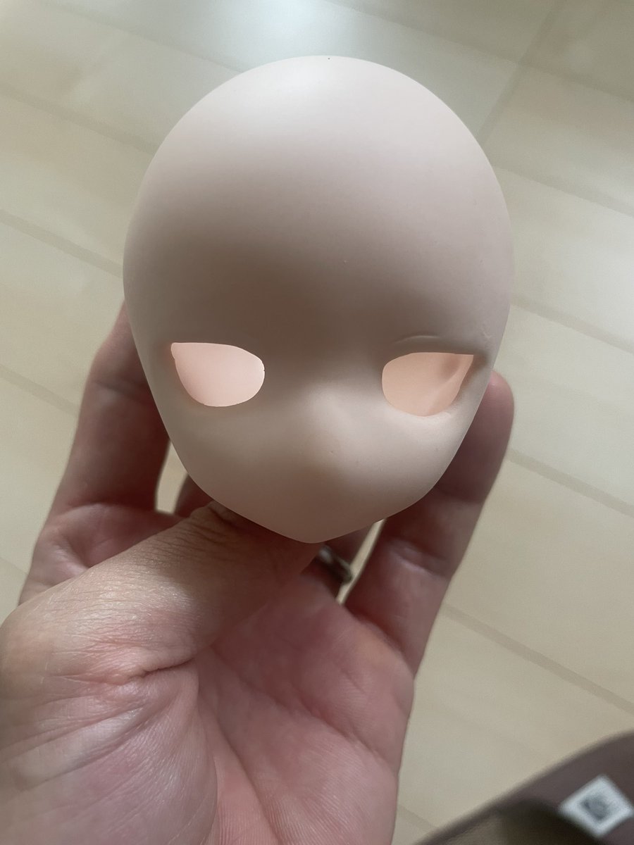 momyaky's tweet image. 彡*´Д`) どんなメイクしようか思案中…可愛い系がいいかな…ゴスっぽいのがいいかな…ｴﾍﾍ