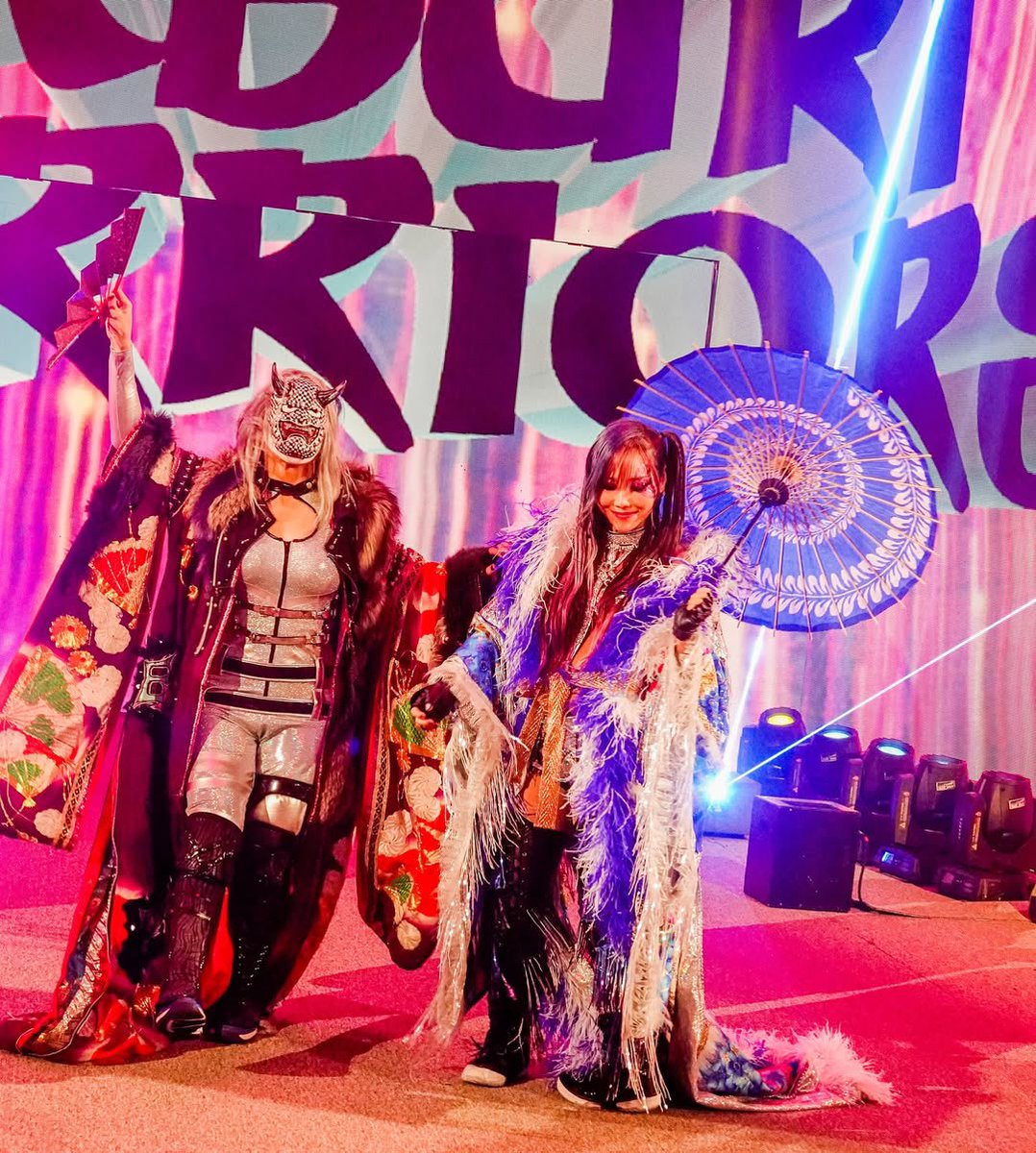 AsukaEnforcer's tweet image. Kairi picture of the day.📸
Hard work, plus talent, plus aura, plus coolness, plus greatness, plus the best chemistry, plus the best friendship equals The Kabuki Warriors.
Kairi and Asuka are the best and forever they will.💪🔥🎭🏴☠️
#Asuka #KairiSane #KabukiWarriors #KairiMovement