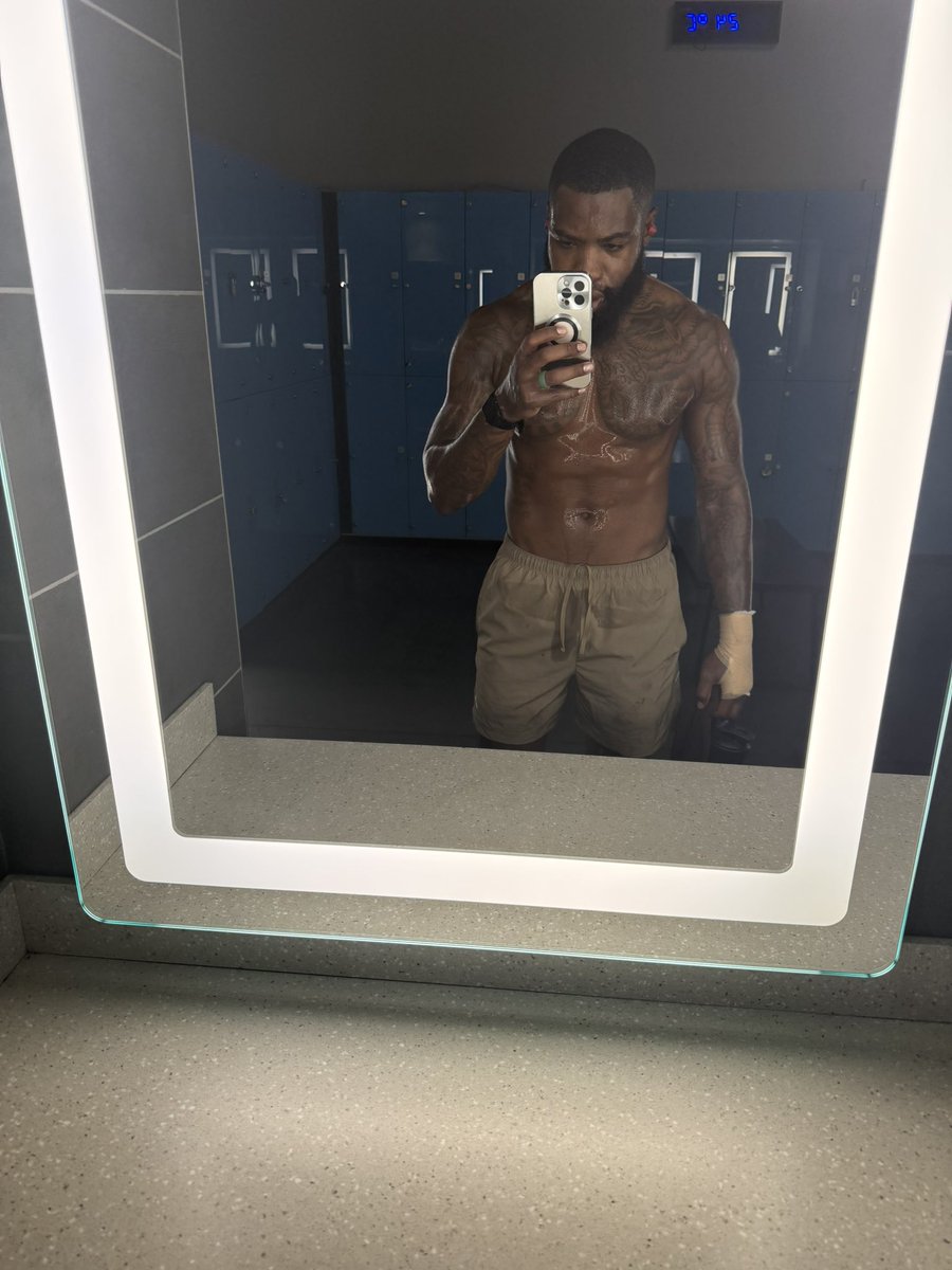 Kenneth Steele tweet media