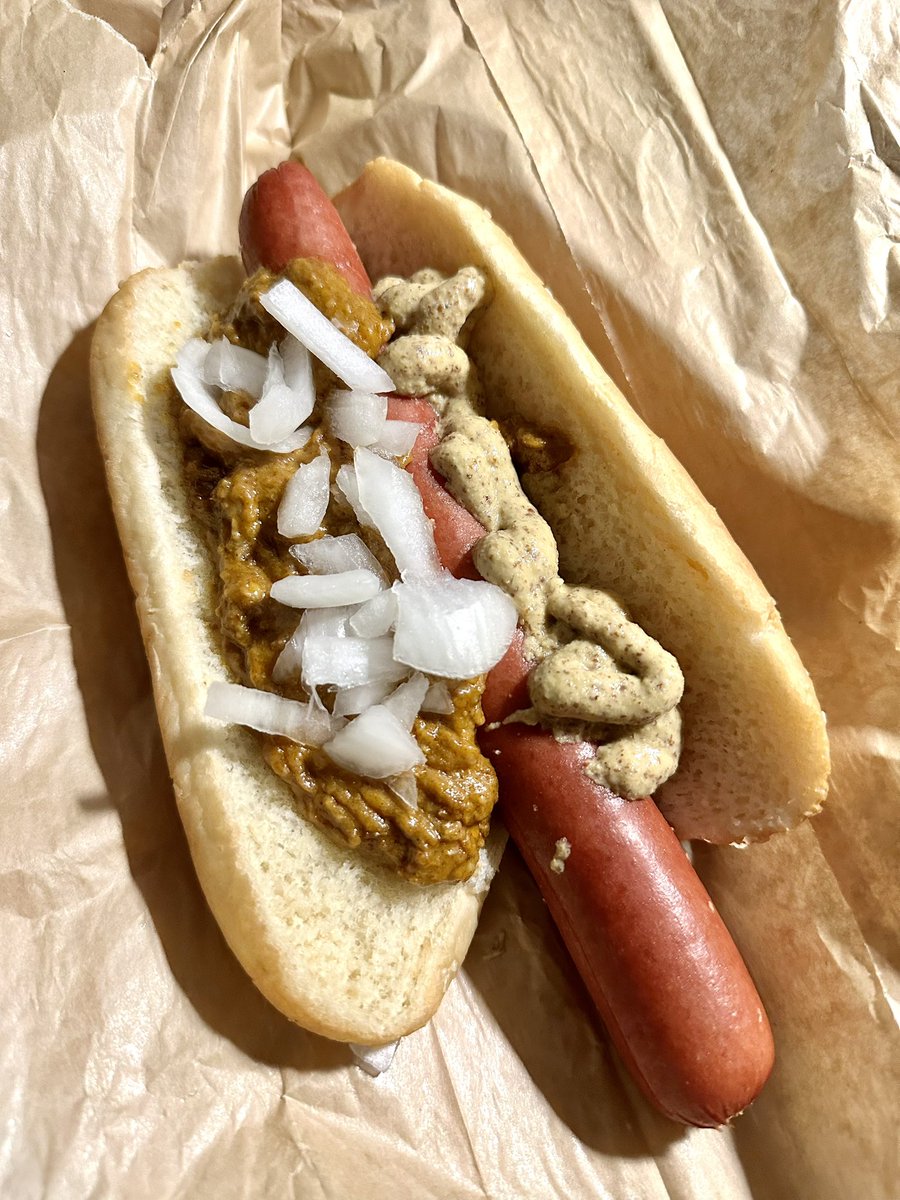 When you’re at Costco
AND you want a Chili Dog…

You pick-up chili from The Hat and make it home just in time to watch Max Muncy hit a home run and the @dodgers take the lead in the 4th inning.

#chilidog #costcohotdog #inthe323