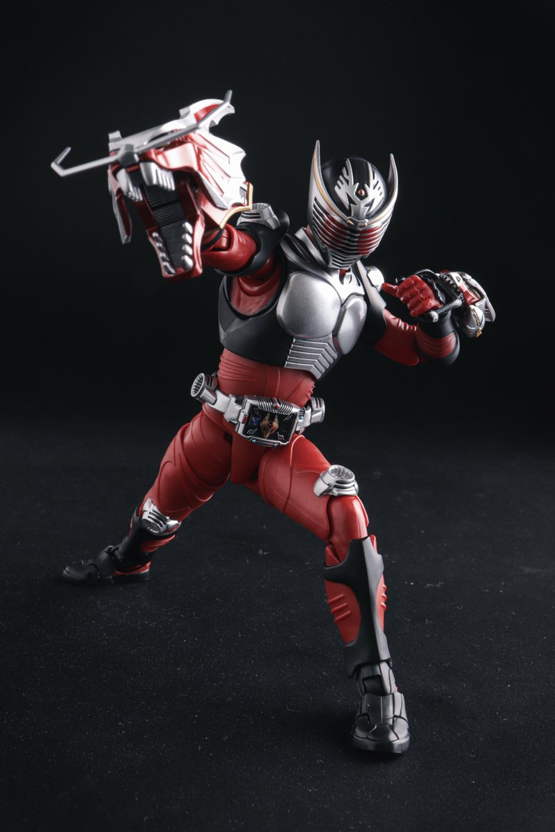 真骨彫　仮面ライダー龍騎