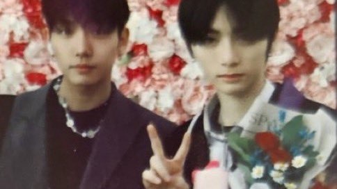 softlytaesan's tweet photo. let’s not forget when taesan’s parents couldn’t come to his graduation day so jaehyun insisted on going even though he had a schedule the day before bcs he didn’t want taesan to be alone. he wore a coat, bought a cake and a bouquet and took a picture of taesan with his friends ☹️ https://t.co/cHbKf32dhB