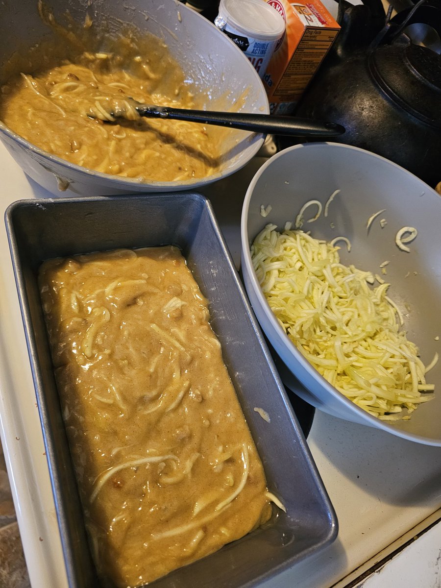DustyAJohnson's tweet image. Finally took some time to slow down and enjoy some kitchen therapy as I made zucchini bread. 👩‍🍳🍞
#Baking #Homemade #FromScratch