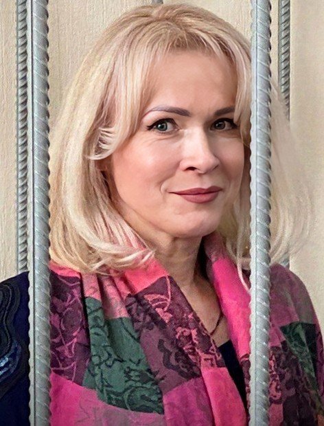 Мария Пономаренко.
Журналистка. Политзаключенная.
6 лет за правду.
В колонии Марию буквально доводили до суицида: лишали медпомощи, применяли силу и регулярно помещали в ШИЗО. По новому абсурдному делу, её приговорили еще почти к 2 годам.

Сбор для Марии Пономаренко в 1ом реплае.