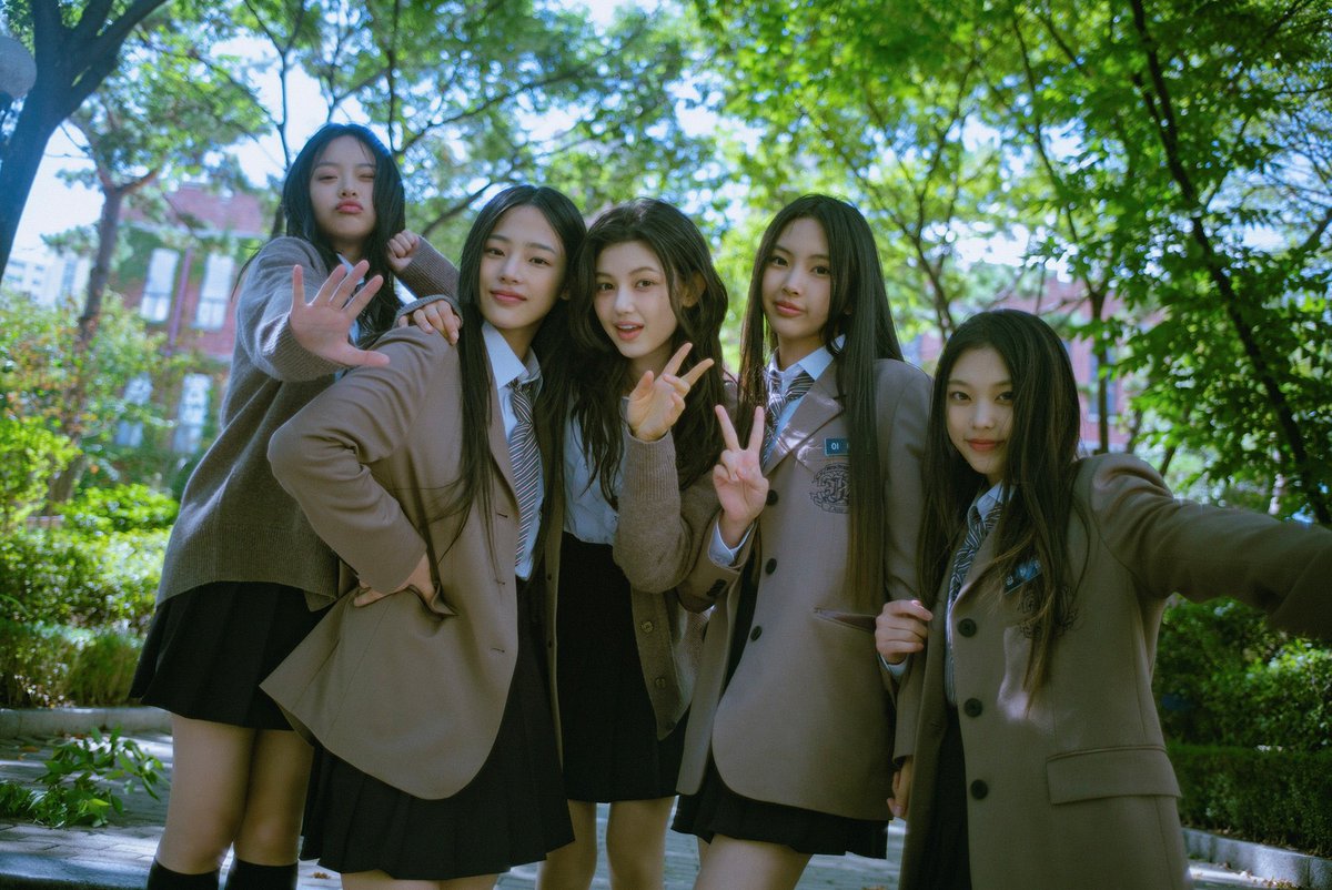 집나간 디토 불러봅니다.새벽에라도 차트인 되려면 🩵🐰버너지 선생님들이 아침점심저녁 디토스밍을 많이 해주셔야 할것 같습니다.오늘도 불타는 스밍을!