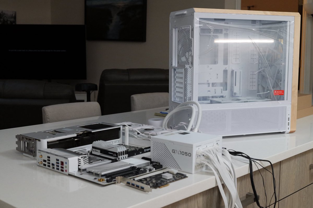 heiscarbon's tweet image. Before &amp;amp; after of tonight’s upgrade of PC No 2. 

6-8k 10-12bit vlogging &amp;amp; PoV content coming soon. 

I also will be streaming using @StreamWithMeld via Youtube &amp;amp; Twitch soon. My graphic designer is working overtime to get things settled.

Let’s get this work in. #LiveAFFest