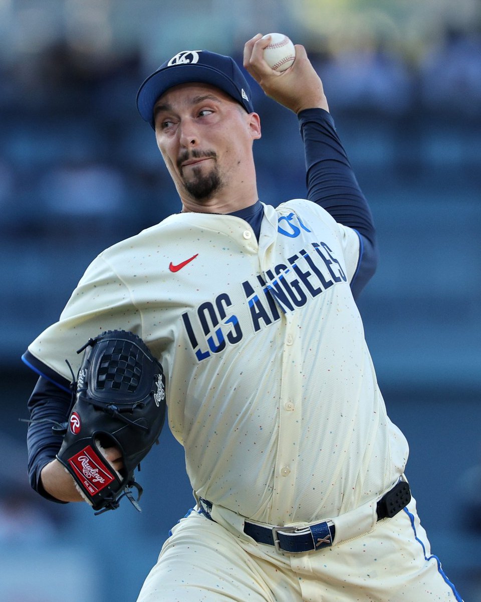 Blake Snell's second start back from the IL 😮‍💨:

5 IP, 3 H, 0 R, 3 BB, 10 K