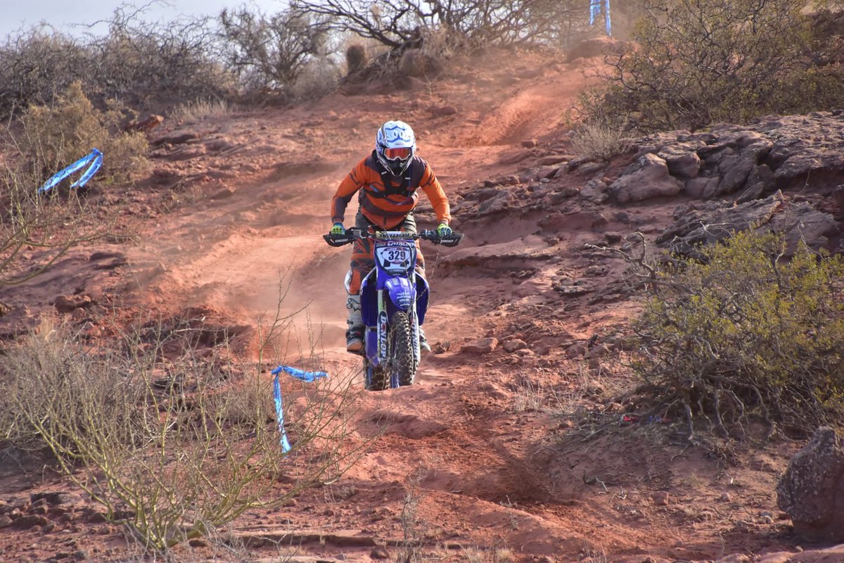 AneloMuni's tweet photo. 🏍️✨ **Inicio Exitoso del Enduro APE en Añelo** ✨🏍️ Este sábado comenzó la quinta fecha del Enduro APE, con gran asistencia y apoyo del público. El circuito dejó una buena impresión y mañana a las 9:00 hs continúa la competencia. ¡No te lo pierdas! 🚀🏁 #EnduroAPE #Añelo 🎉 https://t.co/SkKVAh0JQ1