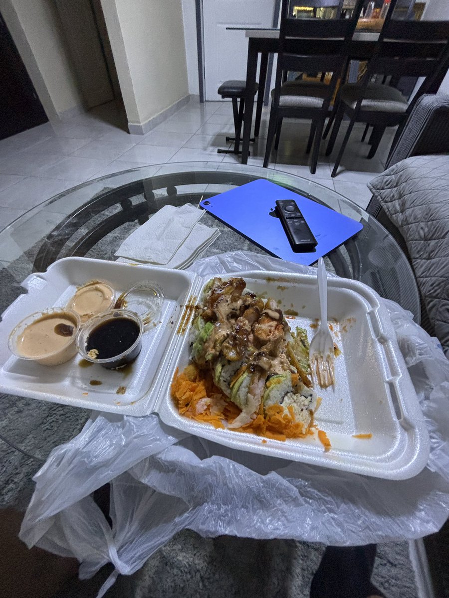 XxplasmaswordxX's tweet photo. Sushi arrived #ilovesushi https://t.co/kG768amyGn