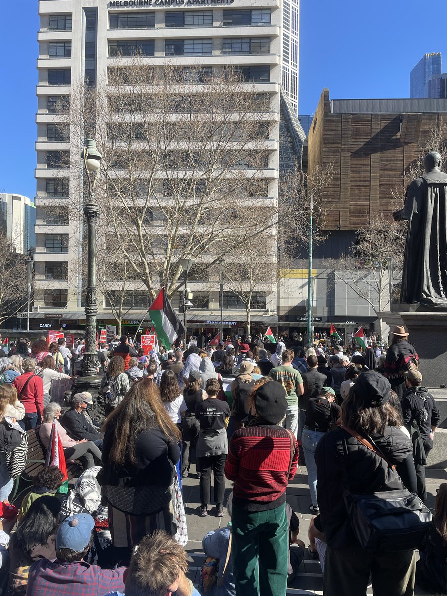 thousands out in Naarm for a free, liberated Palestine, from the river to the sea 🇵🇸🇵🇸🇵🇸