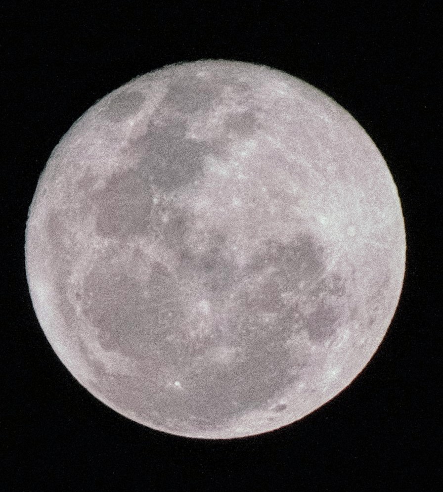 Buen día para quedarse mirando la luna