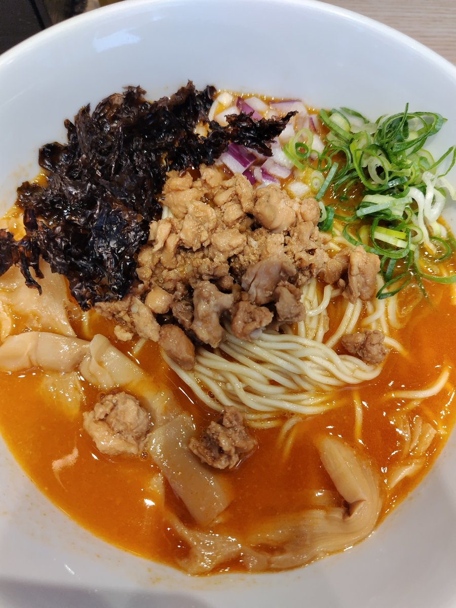 担々麺だと思って、期間限定をポチッ👍
＃小杉らぁめん夢番地 さんへ

☆ピリ辛韓国風らぁめん

…あれ、違った〜🤣
キムチ鍋の〆に麺を入れたときの、
あのおいしさが最初から🤤
挽き肉の旨味が溶け込んだとろりスープは、
くすぐられる甘みあり🥰
フルーツ酢でさっぱり味変😋🎶

ごちそうさまでした