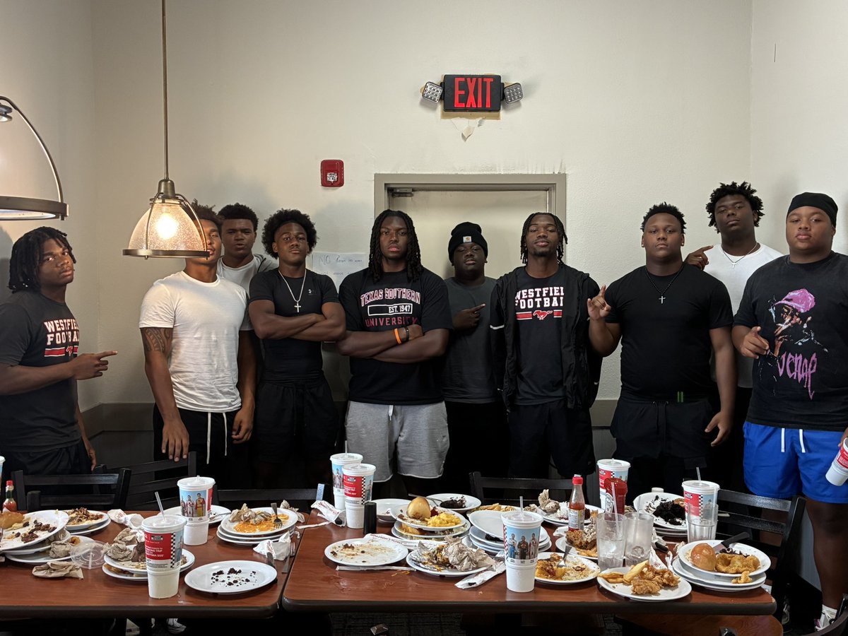 Kameron Hubbard (@kameronhubbard4) on Twitter photo Breaking bread with the wall that keeps me standing 🏈🍴 #TrenchLove #QBAndTheCrew #OLINEPRIDE <a href="/fb_westfield/">Westfield Mustang Football</a> <a href="/CoachMorales56/">Alfredo Morales</a> <a href="/CoachHurts2/">Averion Hurts</a> <a href="/DezBlackCoach/">Dez Black</a> Breaking bread with the wall that keeps me standing 🏈🍴 #TrenchLove #QBAndTheCrew #OLINEPRIDE <a href="/fb_westfield/">Westfield Mustang Football</a> <a href="/CoachMorales56/">Alfredo Morales</a> <a href="/CoachHurts2/">Averion Hurts</a> <a href="/DezBlackCoach/">Dez Black</a>