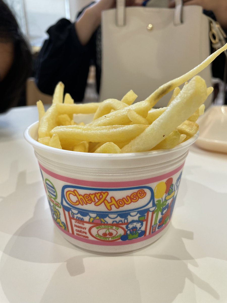 ポッポ
５０周年記念の復刻カップ
青春の発泡スチロールカップ…エモすぎる😆