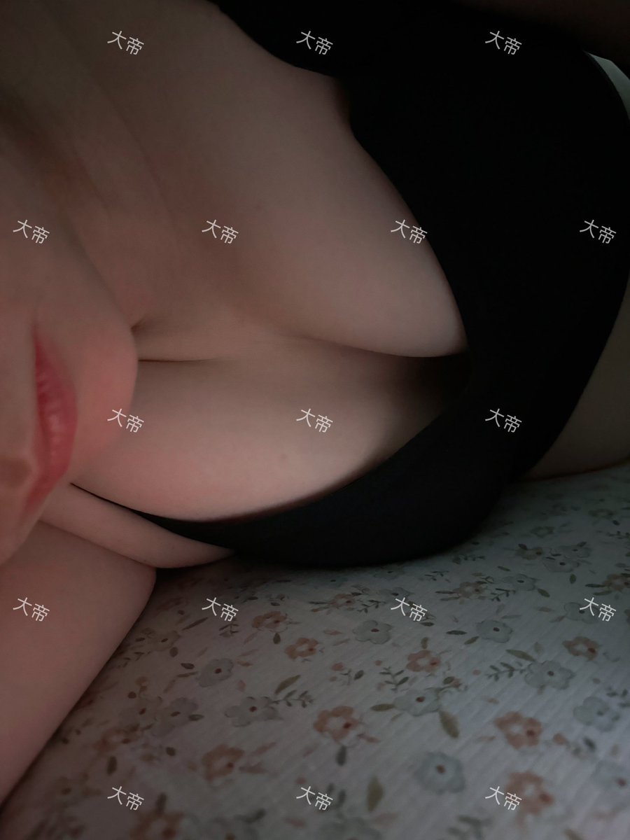 下雨天，窝着打怪兽👾#夫妻日常 #夫妻调教