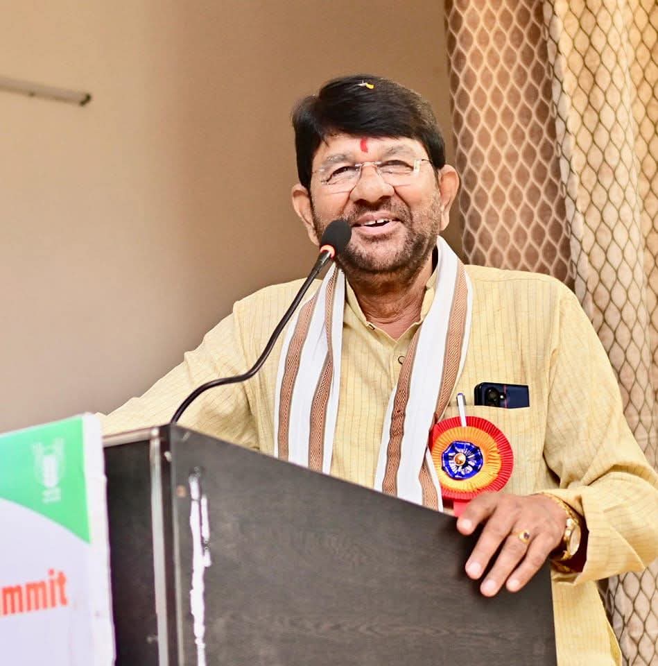 प्रदेश सरकार में मंत्री हम सबके चहेते मेरे बड़े भाई आदरणीय श्री <a href="/Lakhan_BJP/">Lakhan Patel</a>  जी को जन्म दिन की अनंत शुभकामनाएं।