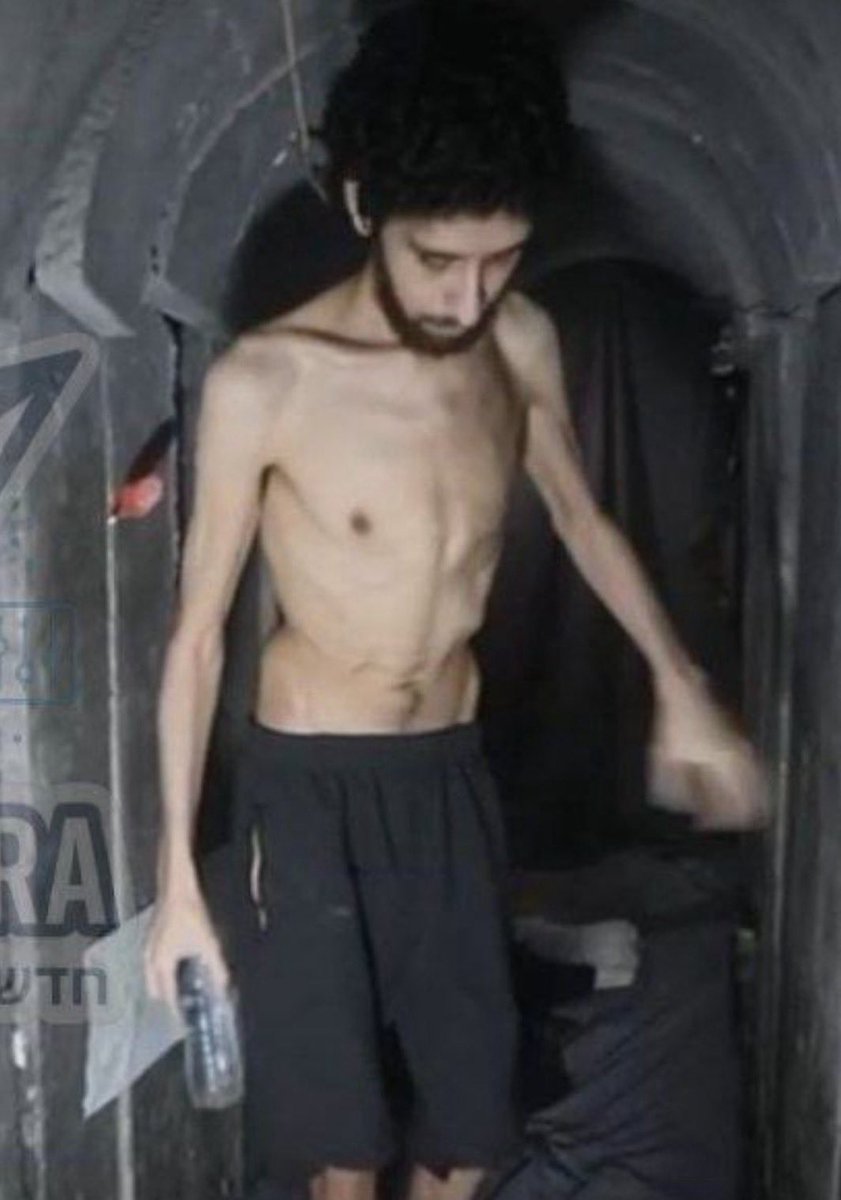 jeremo12's tweet image. Nous sommes le 10 août 2025.

Je partagerai la photo de l’otage Evyatar David jusqu’à ce que @MdM_France, @CroixRouge et @ONU_fr la publient pour dénoncer la monstruosité du Hamas.

Les amis, faites de même ou relayer ce post.

Merci. On ne les lâchera pas. 🙏🎗️🇮🇱