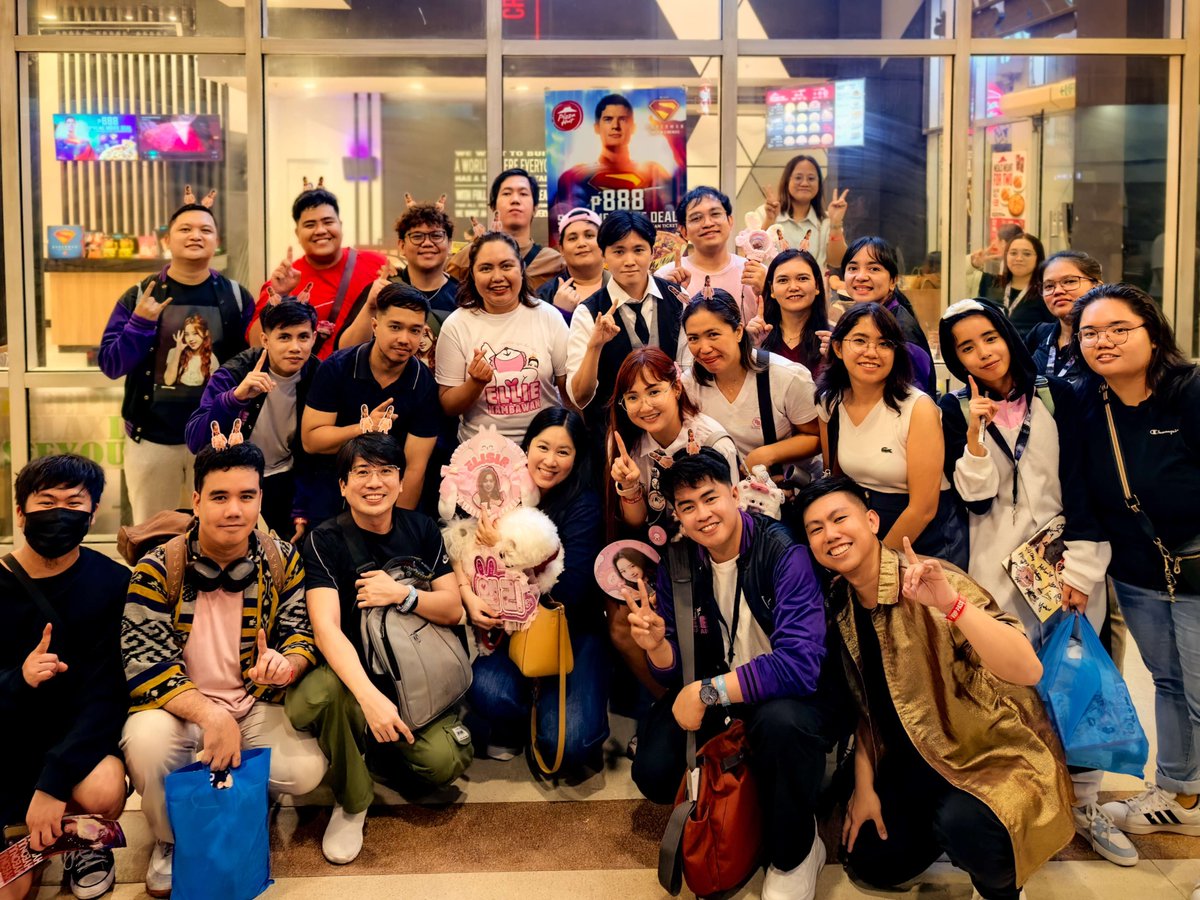 elysianfortress's tweet photo. ✨ Elfort love in full bloom! 💜

Nagkita-kita na naman ang mga inverters sa UNIS Fancon Manila and it was such a fun and heartwarming get-together, joined by the ever-lovely Tita Kaye and of course, the adorable Snow💕 Special thanks to them for taking a photo with our members, it truly made the moment extra special! 🥰 Can’t wait to see everyone again at our next event, Elfort fam 💗

#ELISIA #엘리시아 
#ELYSIANFORTRESS 
#ELFORT #E43