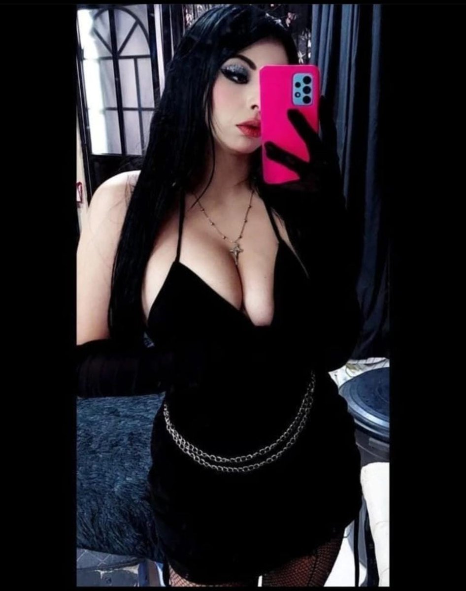 ¿Me pueden decir con TOTAL HONESTIDAD si les gusta mi cuerpo?🤔😢Es que hoy estaba grabando nuevo contenido XXX para ustedes pero al ver los videos me senti SUPER GORDA con lonjas y me puse a llorar...🐷😭