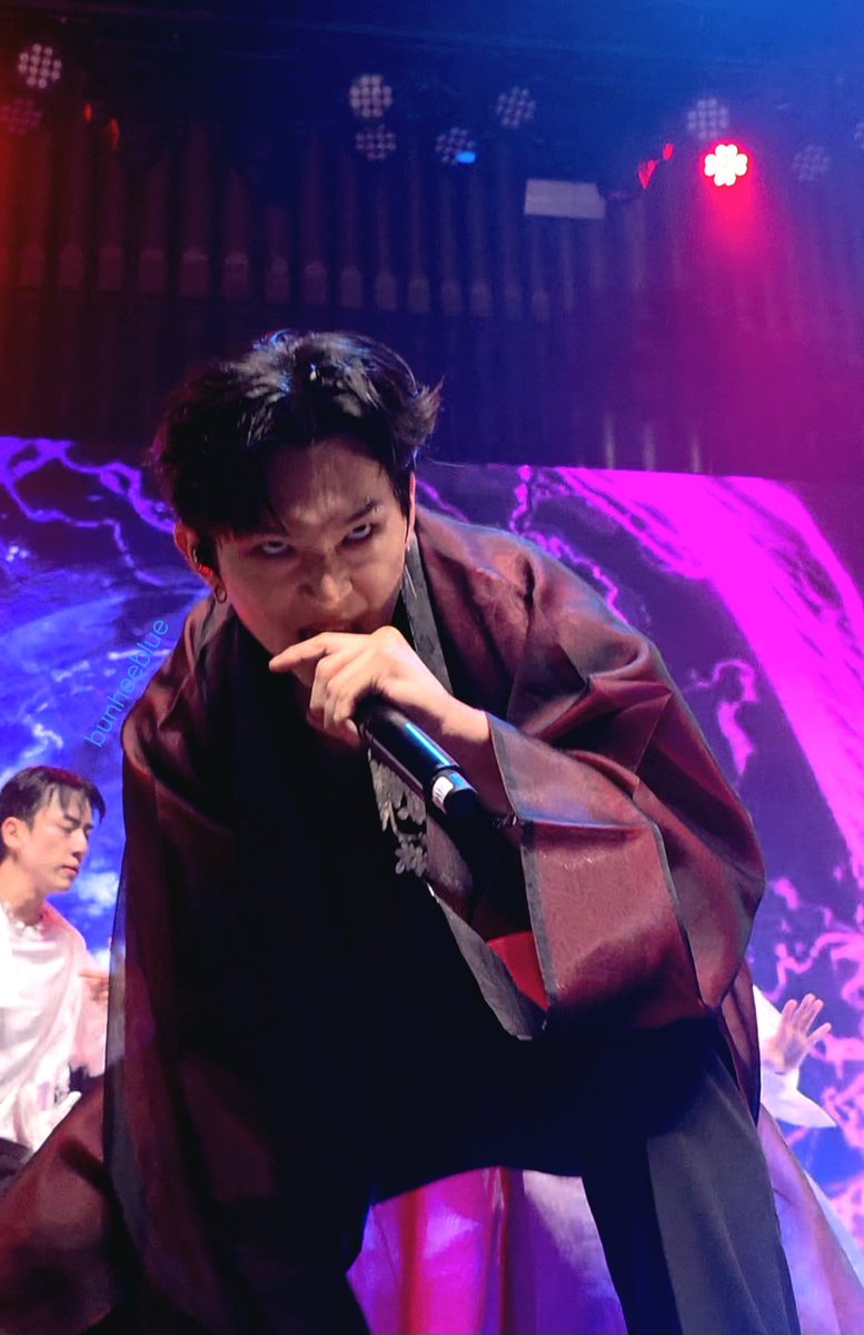 bunheeblue's tweet photo. hey so Leedo fits the demon concept a little too well 

#oneus #leedo #이도 #thismaniscrazy https://t.co/S8s2oA5ikv