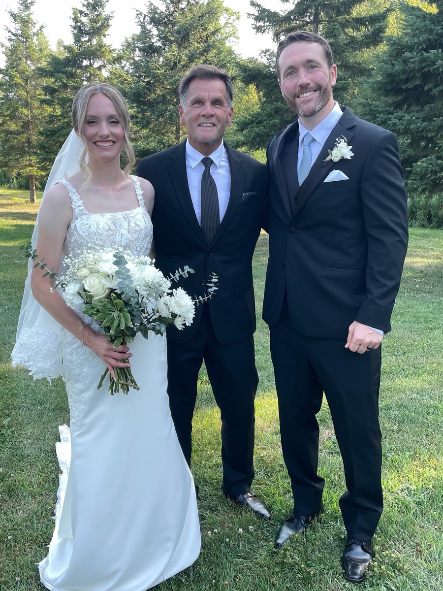 normie_m's tweet photo. Congratulations and best wishes to Rachel &amp; Mike who were joined in marriage by Officiant Craig Canning on Sat. Aug 9 at Trillium Trails, Oshawa. Thank you so much for choosing us. @craig_canning @martinweddings @trilliumtrails https://t.co/UoDwPUilut