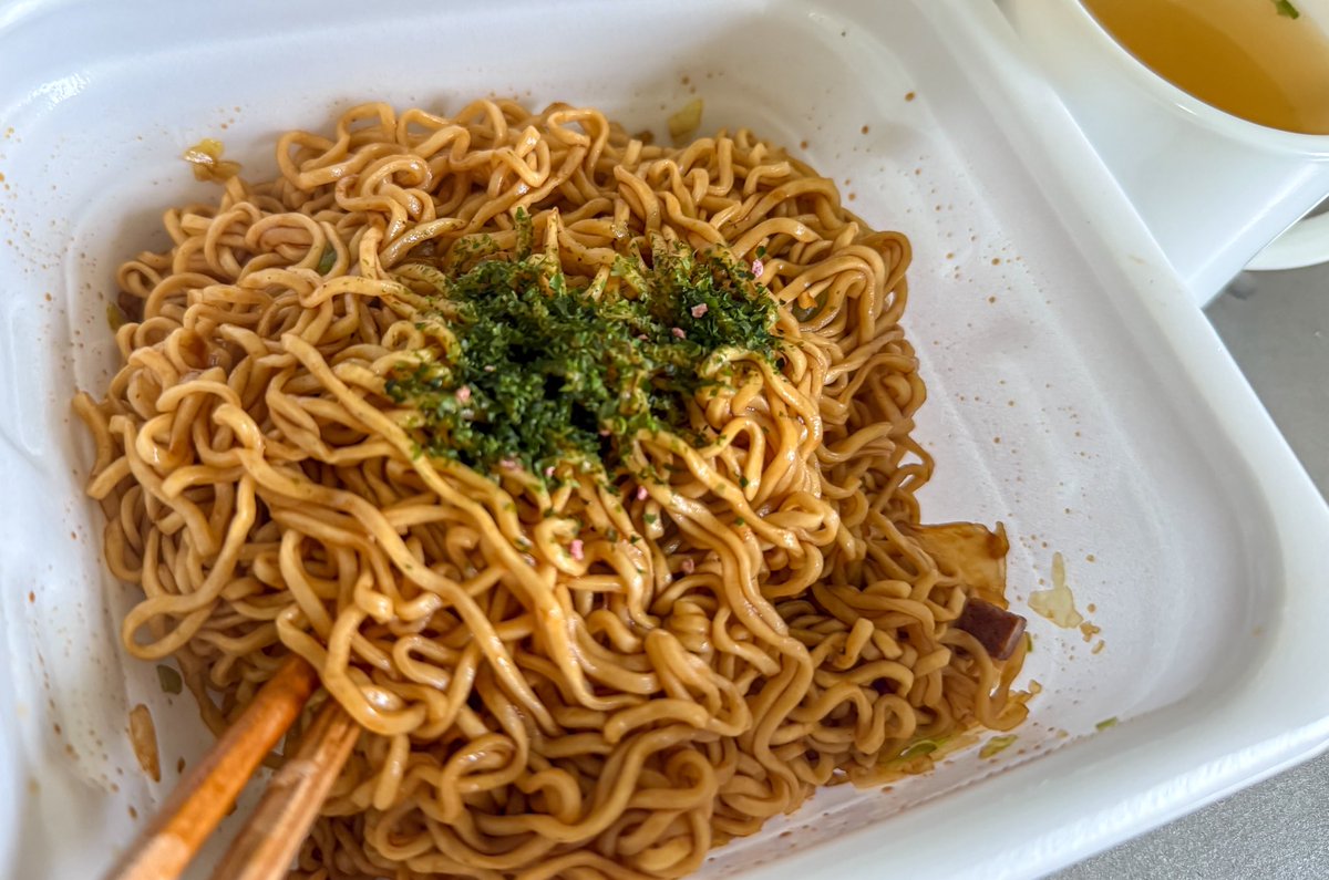 今日の昼メシ！
午後も仕事がんばるぞー

#焼きそば