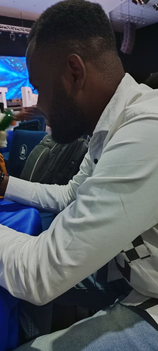 1/
A few weeks ago, I almost didn't participate in a Hackathon because I thought I wasn’t good enough.

Yesterday, I and my team won the  N1 Million grand prize from <a href="/TDataImmersed/">The Data Immersed</a> . 🏆

Here’s how we went from last place… to first place. 👇