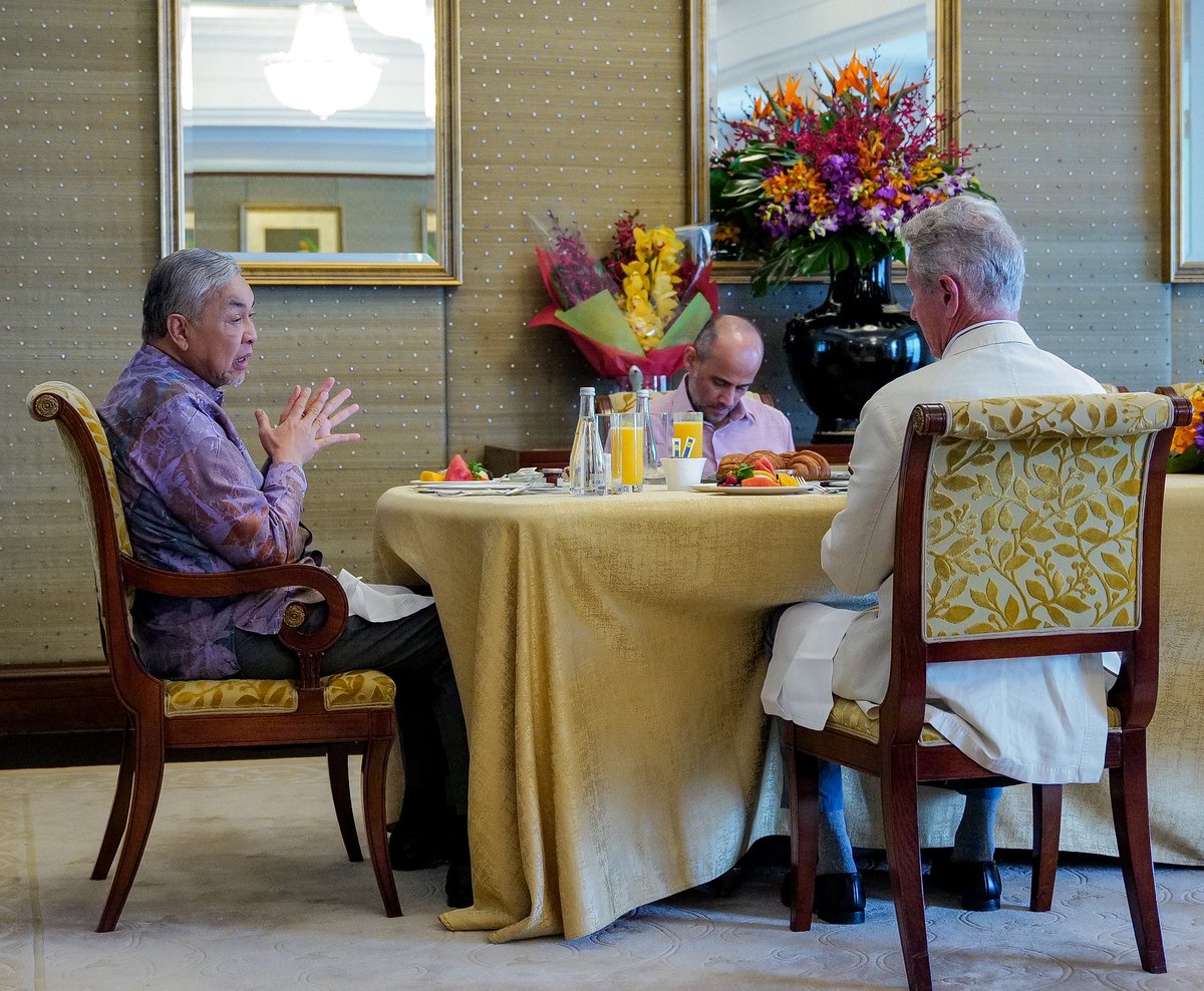 This morning, I spent time over breakfast with Sir John Chipman, Executive Chairman of The International Institute for Strategic Studies (IISS) in Singapore. 

We exchanged views on pressing global and regional issues, reaffirming Malaysia’s commitment to constructive dialogue