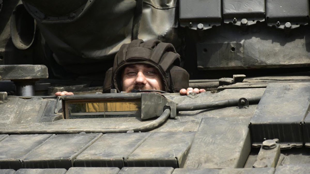 Trump's Peace Dance With Putin, While #Ukraine Fights On: my weekly update is now available. This week - peace talks, air and ground combat, robotic warfare and competition in the Pacific. 1/8 🇺🇦 (Image: @Defenceu)