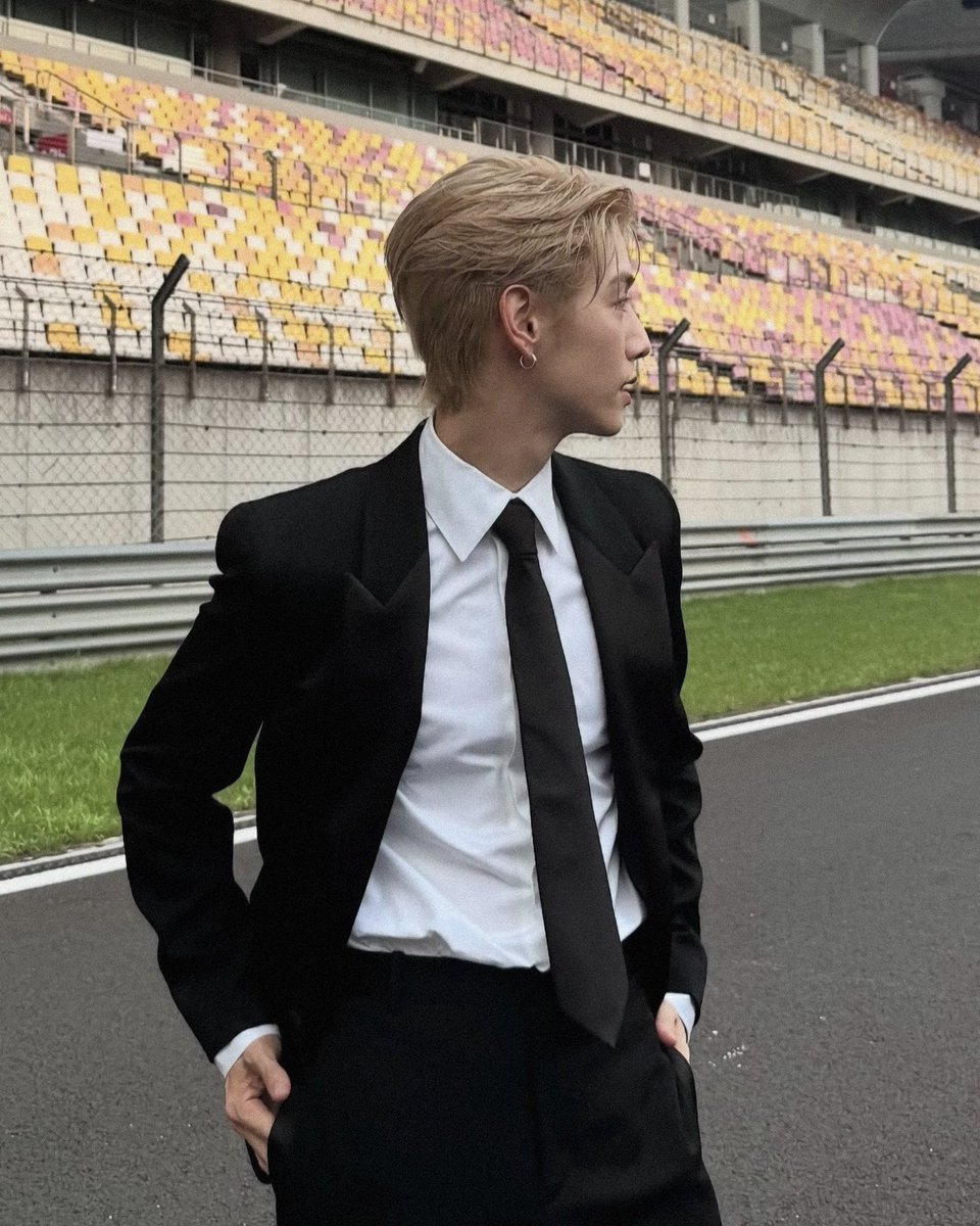 baephile's tweet image. Here for the love, ... and cake!