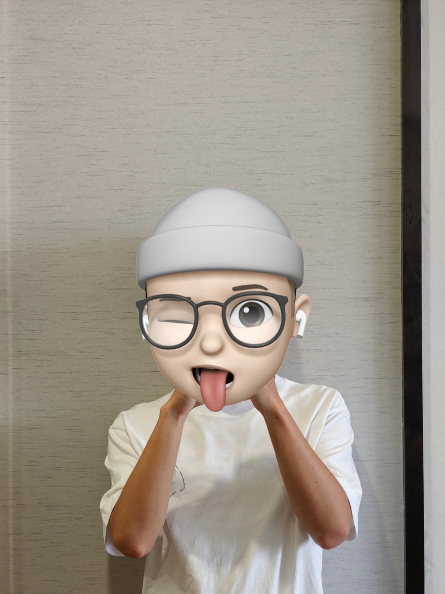 r97292's tweet photo. 今天学穿搭🤨
上身基础 下身不基础  
里面基础  外面不基础 https://t.co/pWEiv3ZCxl