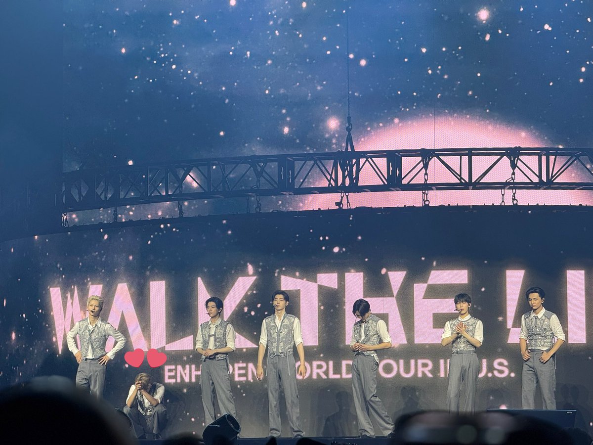 was heeseung tearing up/getting emotional 🥲?  his ment made me so sad and tear up i felt like he was holding back tears during his ment