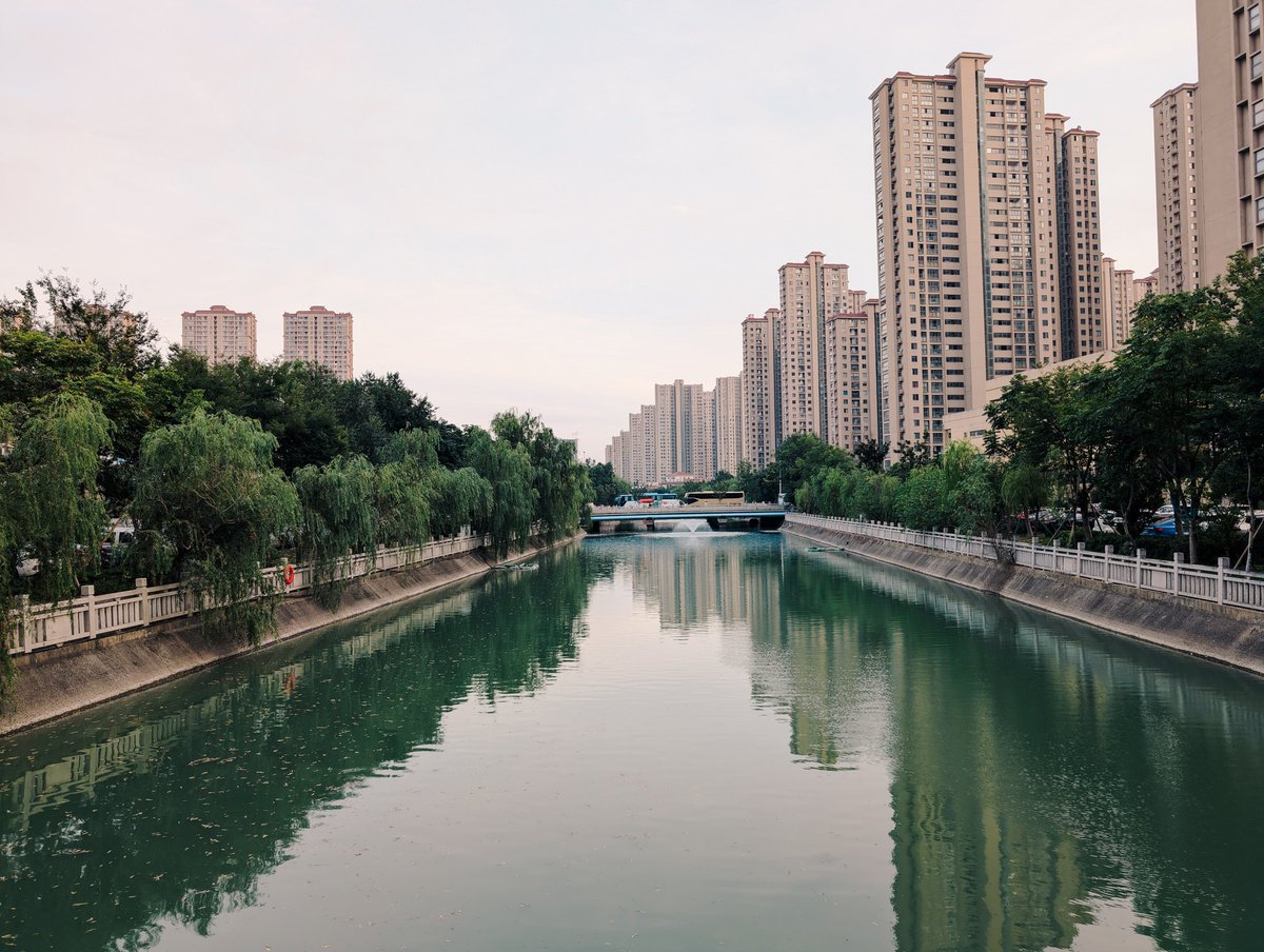 这些天太热了，晚上都有30多度。