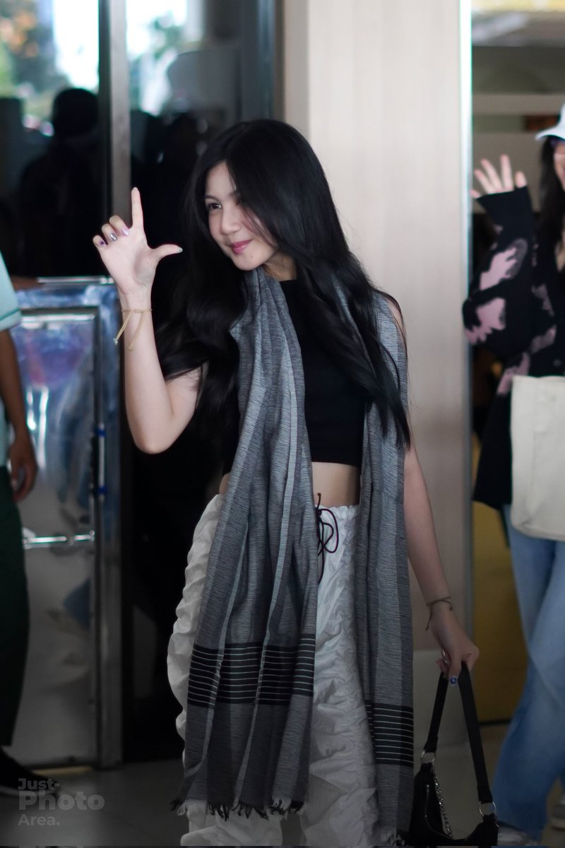Anindya at Hang Nadim Airport 
<a href="/AR_AnindyaJKT48/">anindya ramadhani</a> 

09.08.25
#JKT48AirportFashion #JKT48