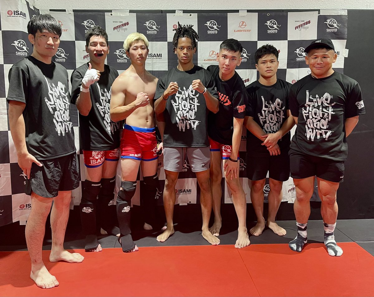 SARUMARUFIGHT02
ウチャアグさん1RKO勝ち、保坂君判定勝ち、日下部さん判定勝ち、杉本君2R一本勝ち。まさかの全勝🎖️🎖️🎖️🎖️
玲音夢君、大谷君、セコンドお疲れ様でした‼︎
#パンクラスイズム横浜
(C) <a href="/hontaiwaarawasi/">🐣荒鷲🐥</a>