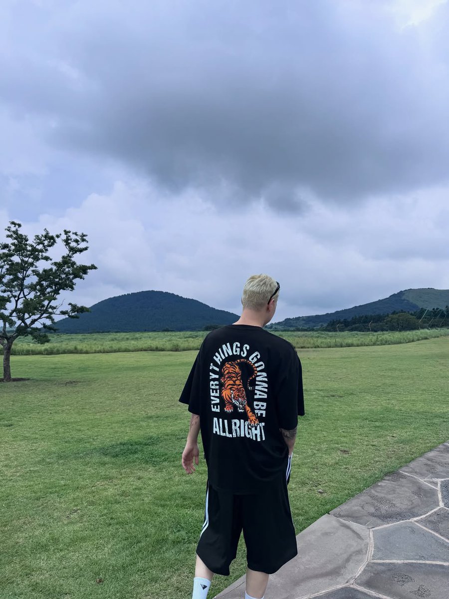 k__omuroIa's tweet photo. unbothered energy.🏝️ https://t.co/l63xddKT4A