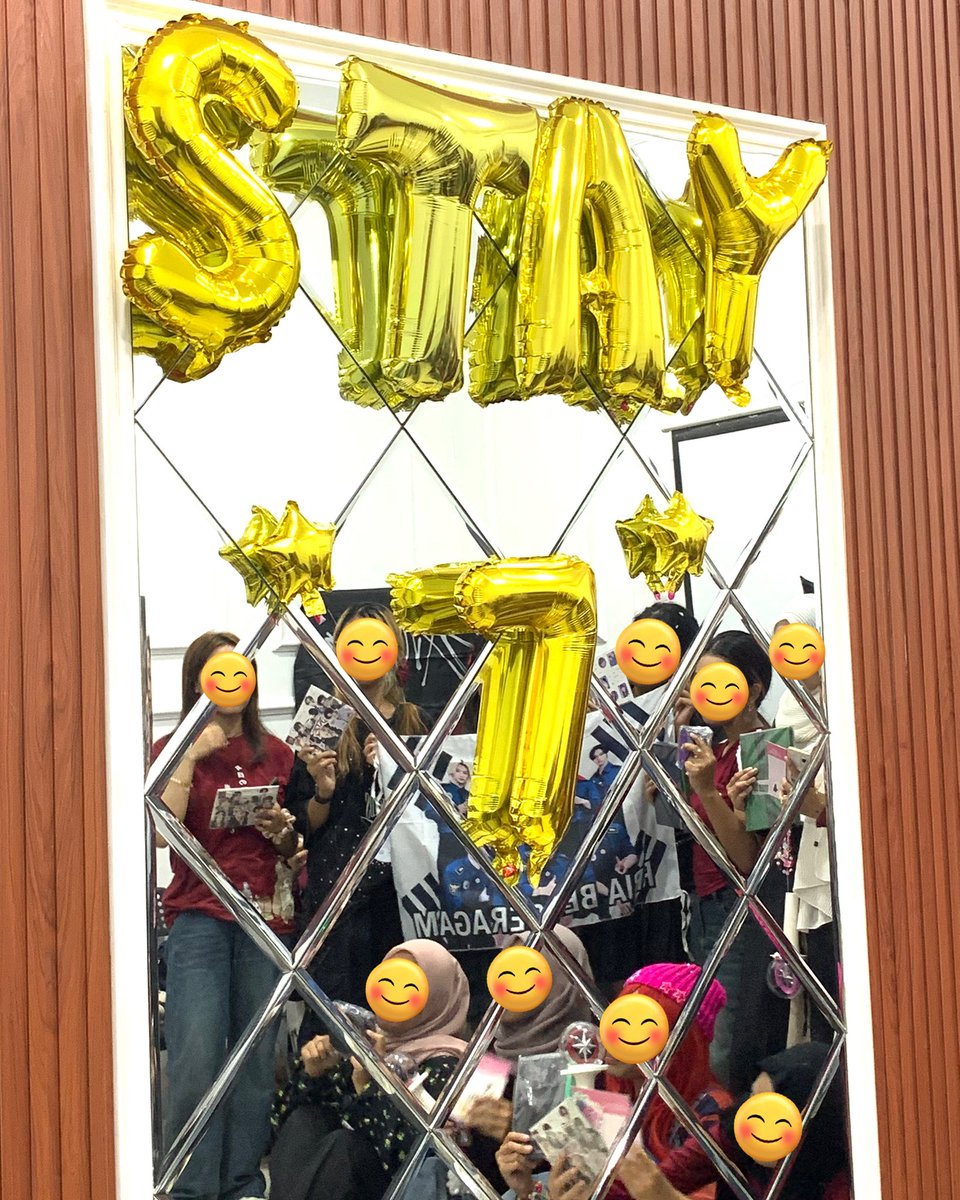 yourngabchrist_'s tweet photo. Late but happy stay day and binnie day🥰❤️🎂
#STAYWeek2025 #StrayKids https://t.co/hkA5bTjemM