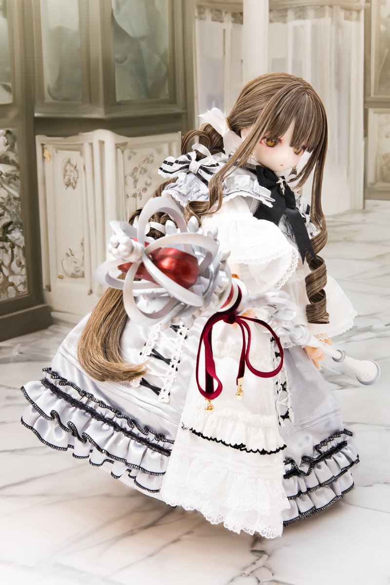 やや内角をねらい
えぐり込むようにして・・・・
突くべし！