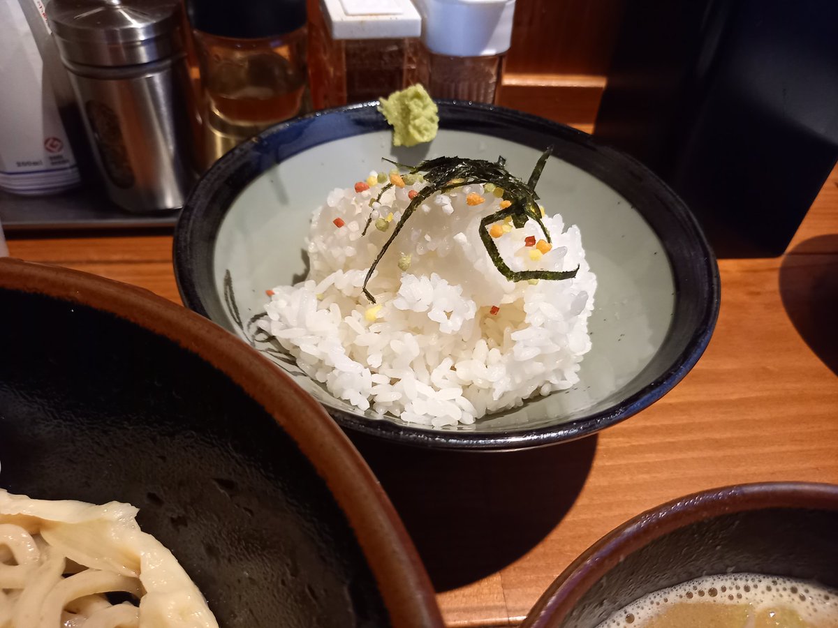 日高市真心さん🌠つけ麺&amp;お茶漬けセット💡豚骨スープにお酢と七味がおいしっ😋🍴💕ラストも再度投入したお茶漬けにて〆👏変態させてごちそうさまです☺引き続きのさかのぼり✌
