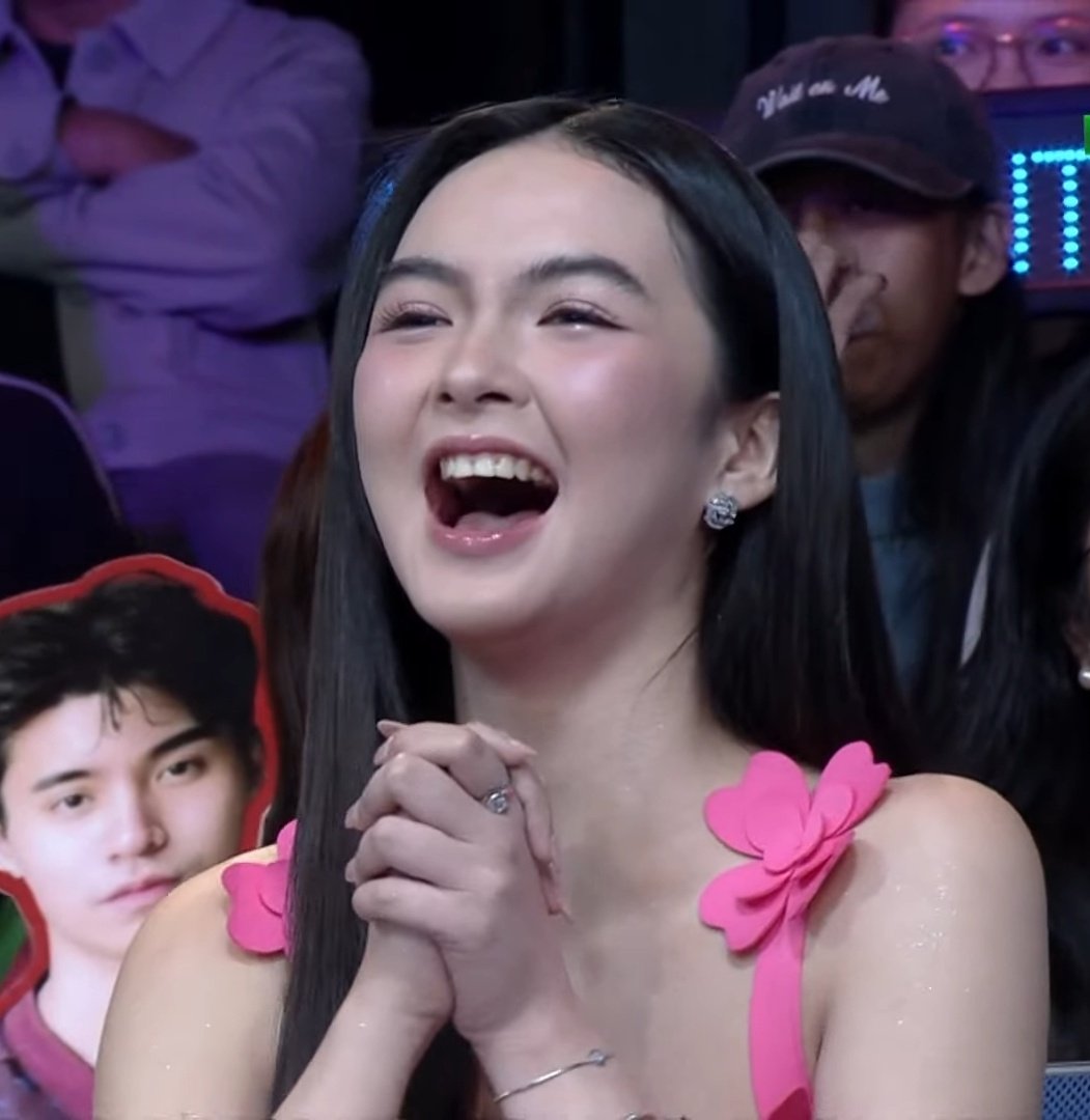 Their happiness is as beautiful as they are.

ALL EYES ON KAIREN