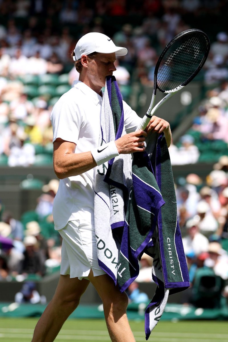 Makanju92's tweet image. Jannik Sin Wimbledon aesthetic  
✨🤍🏆