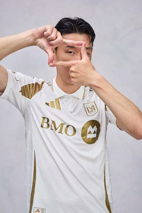 DiceElDani's tweet photo. 🚨 SON IS HERE 🚨

One game. One debut. And MLS already feels different.

He’s not just a signing ..he’s an era shift. 

Bookmark this: we’ll talk about Son’s arrival as one of the most historic signings this league has EVER seen.

#MLS #Son #GameChanger #HistoricSigning #SoccerUSA #FutbolUSA
