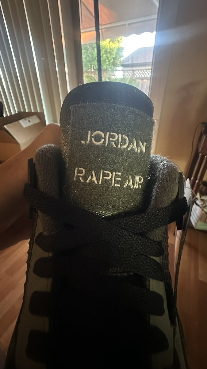 woohooplah's tweet photo. should i sell’em? #jordan #undefeated #jordan4 #nike #jordan #ebay #rare https://t.co/nVrYvLwCVJ