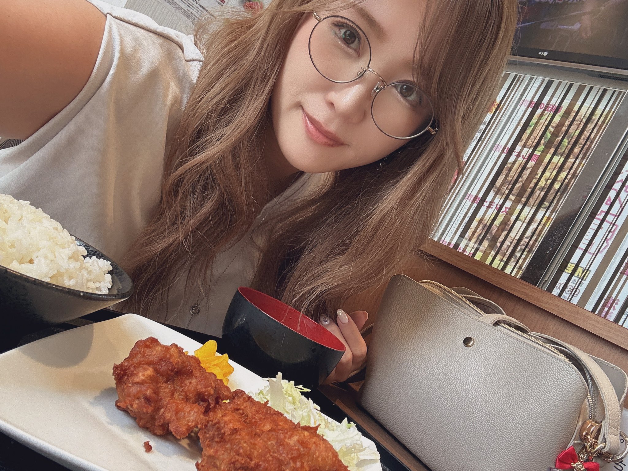 ゆんちゃん 🍊 ライブ前はオレンジジュースを飲むタイプ 赤注入
