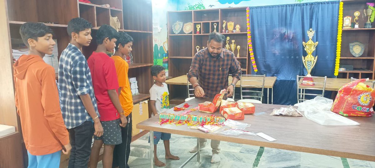 BalasoreUtkal's tweet photo. Children of @BalasoreUtkal celebrated #Rakhi_Purnami festival in presence of Hon’ble MP, Balasore @pcsarangi , Hon’ble MLA Sadar Balasore &amp; other dignitaries @DBalasore @WCDOdisha @MinistryWCD @CMO_Odisha https://t.co/KZ5HKYG2vE