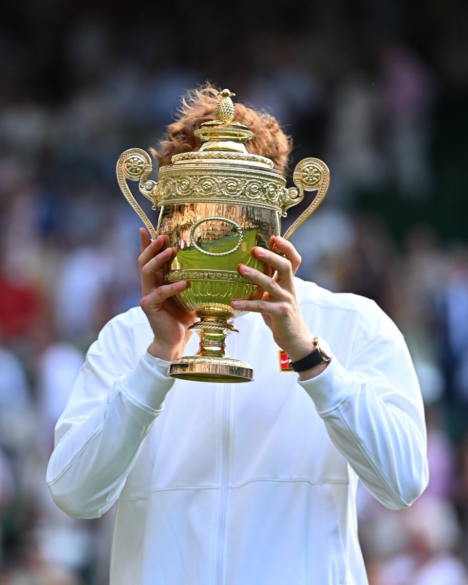 Makanju92's tweet image. Jannik Sin Wimbledon aesthetic  
✨🤍🏆