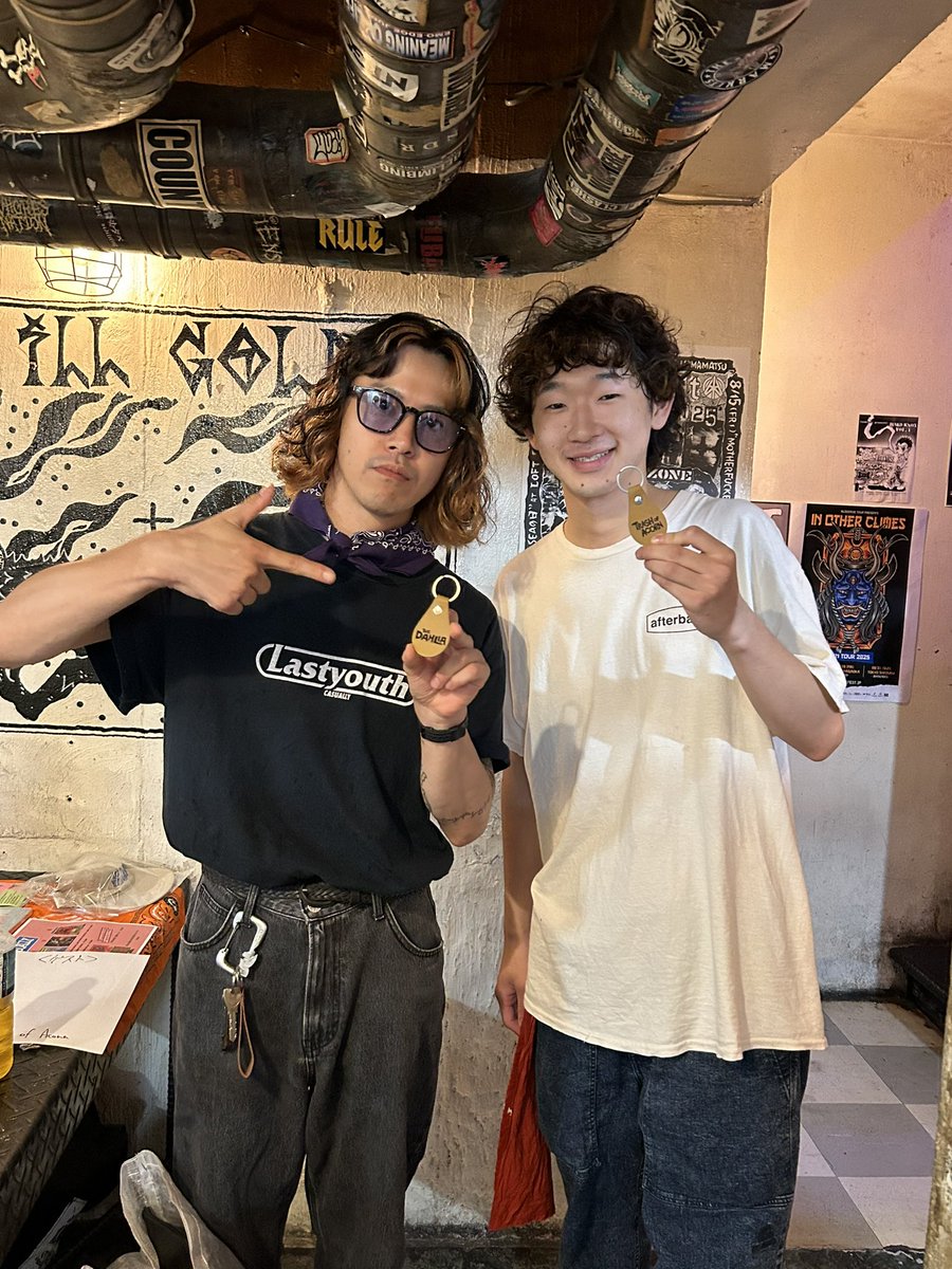 まもなくオープン⛱️⛱️⛱️

" TRIP THE PARADICE "

OPEN 13:15 START 14:00

当日券アリ ¥4,000

手売りチケットをお持ちの方はこちらの特典キーホルダーゲットできます👊

アメ村はあいにくの雨。
カサドマートビルに籠って1日中TRIP THE PARADICE しましょう！
たくさんのご来場お待ちしています💨