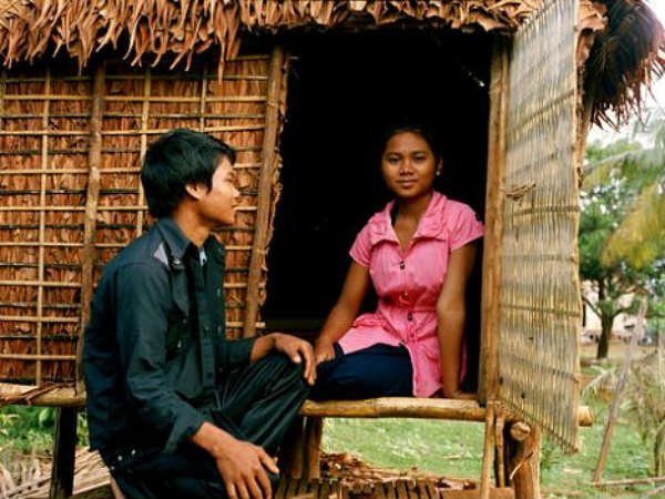 Did you know that in some cultures, parents create a private space for their daughter to explore intimacy before marriage?

The Kreung tribe in Cambodia has a unique tradition"love huts."

 Parents build bamboo huts for their daughters (13-15)

Open short thread to learn more🧵⤵️