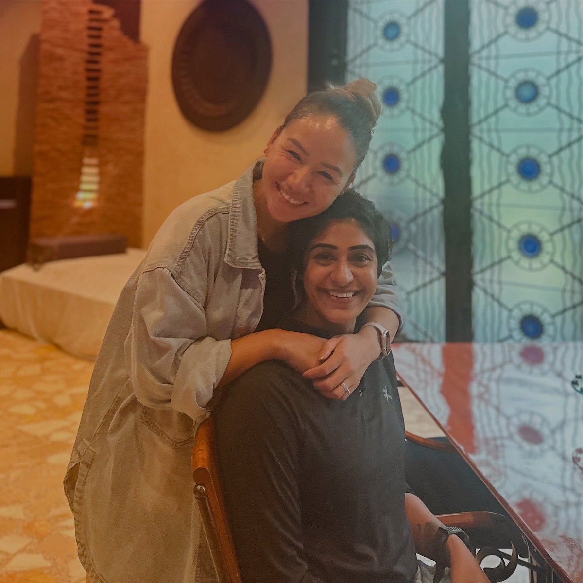 reenabhatti_'s tweet photo. “Reunited ♾️ with my soulmate friend — a true refreshment for the heart and soul.” 
.
.
.
#ReunionVibes #SoulmateFriend  #FriendshipGoals #GratefulHeart #BondForLife #PositiveVibesOnly #TogetherAgain #reenabhatti #awang #mountains https://t.co/hnHE2OCD2D